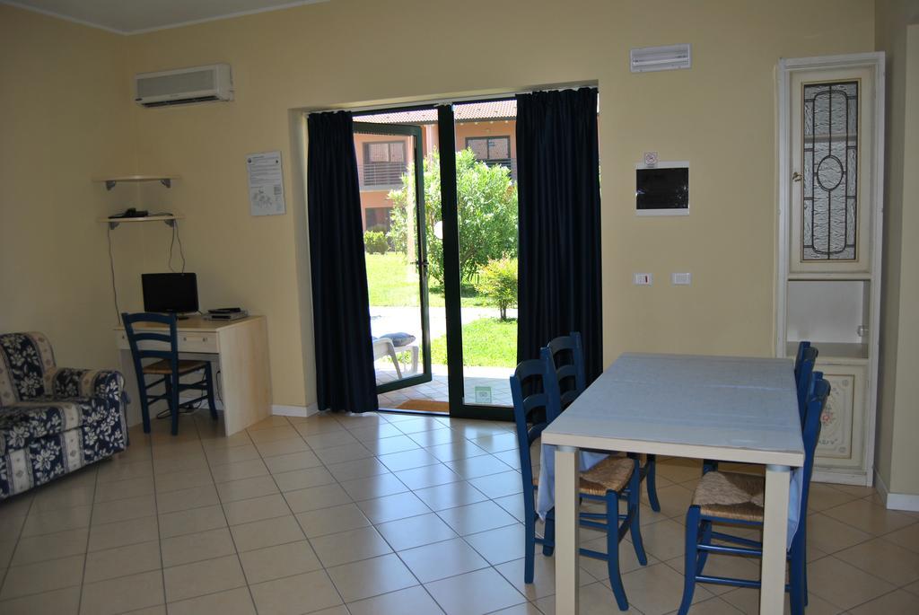 Residence Oasi Del Viandante Lake Como Room photo