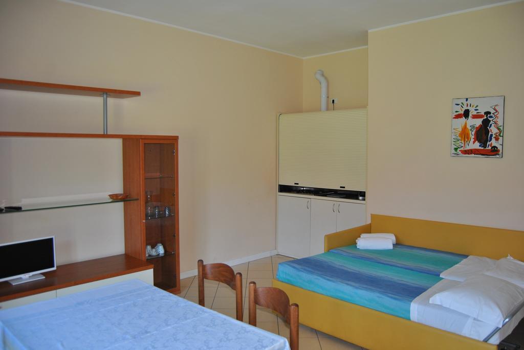 Residence Oasi Del Viandante Lake Como Room photo